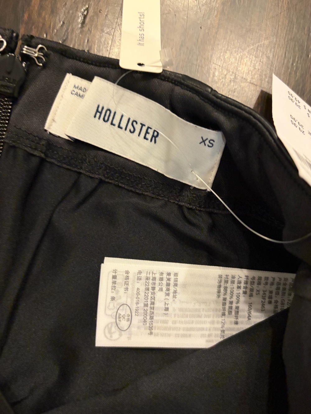 NWT ✨ Hollister Black Faux Leather Mini Skirt with Front Slit women’s size XS - Picture 5 of 8